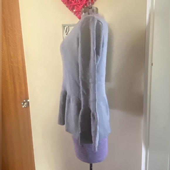 🎁 2/$40 🎁 Ivanka Trump Peplum sweater - Picture 5 of 5